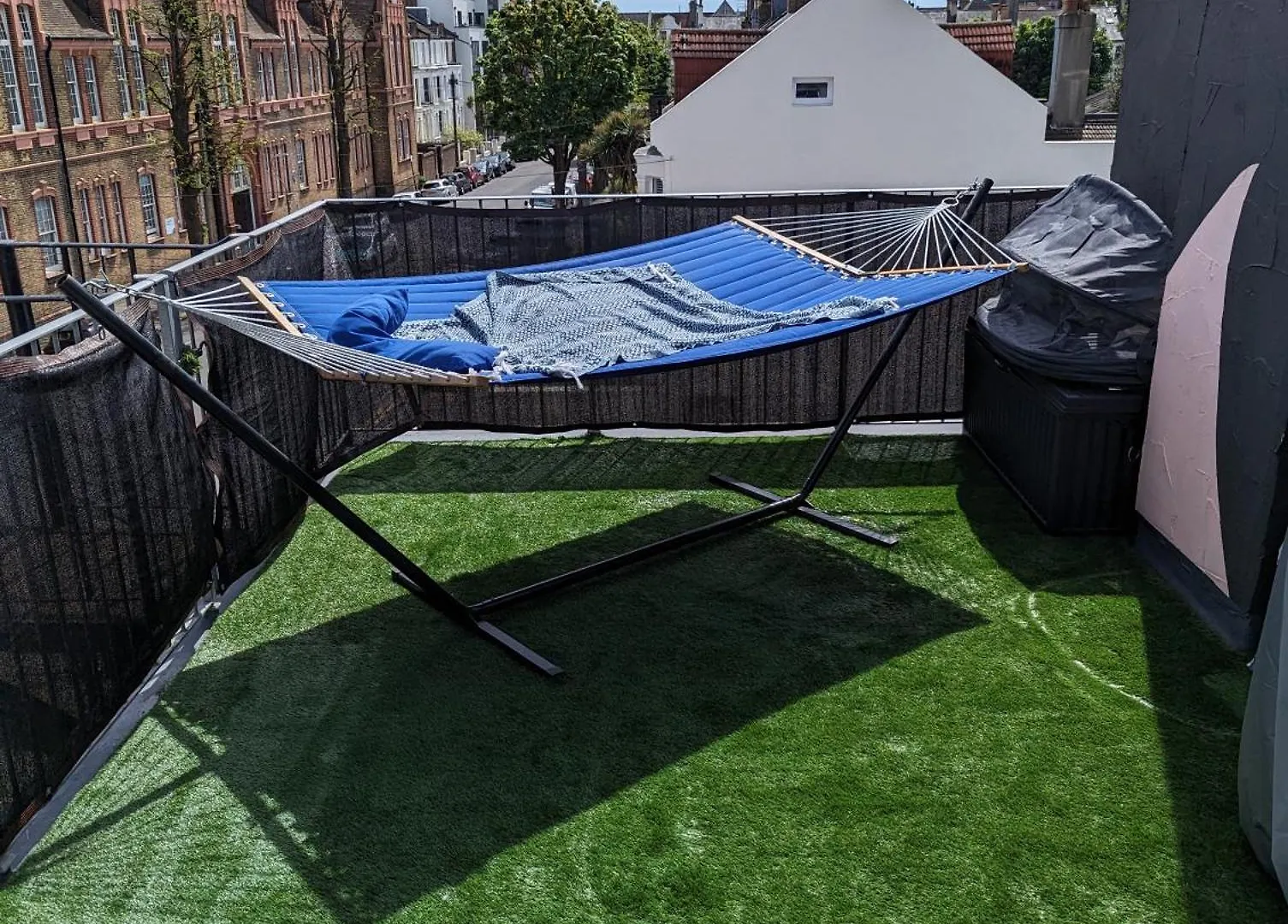 Central Hove Quiet Top Floor Flat With Terrace Brighton