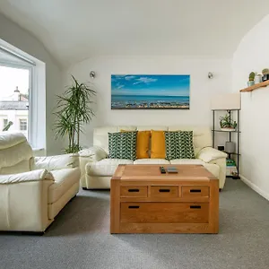  Apartment & Beach - Group Or Family Fun